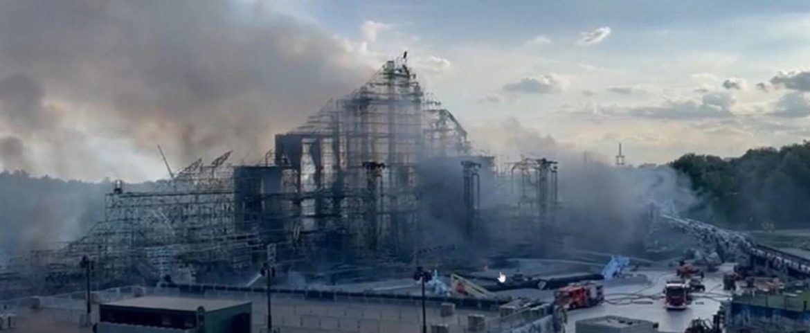 El escenario principal de Tomorrowland, completamente destruido por un incendio a dos días de su apertura