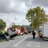 Accidente en Ibi: un coche vuelca tras un choque en Avenida del Juguete