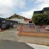 Un joven resulta herido tras precipitarse más de cinco metros a través del tejado de una nave industrial en Castalla